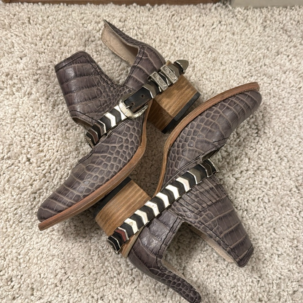 Freebird by Steven blade ankle boot.